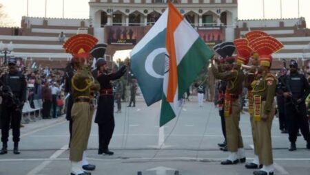 Hindistan ve Pakistan savaşın eşiğinde: Hudutta askeri hazırlığını artırdı