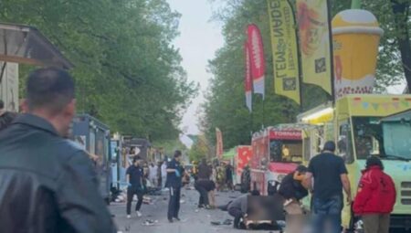 Kanada’da araç şenlik alanındaki kalabalığın ortasına daldı: Meyyit ve yaralılar var