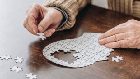 Alzheimer bulguları genç yaşlarda ortaya çıkabilir