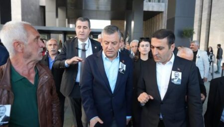 CHP lideri Özel’e fiziki saldırı dış basında