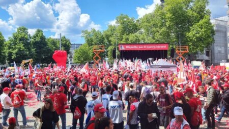 İsviçre’de inşaat emekçileri ayakta: ‘Zaman hayattır, emeğe hürmet istiyoruz’
