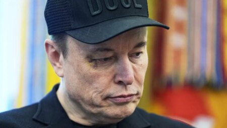 Musk, gözündeki morluğu soranlara, “Oğlum hızıma yumruk attı” dedi