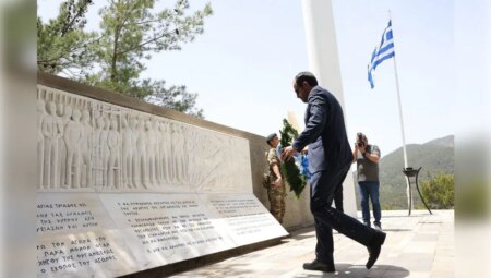 Rum başkan, EOKA anmasına katıldı: Terör örgütüne övgüler dizdi