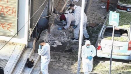 Selanik’te bir bayanın elinde taşıdığı bomba patladı