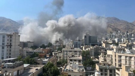 İran’da sokaklar toz ve duman altında: İsrail’de füze alarmı verildi