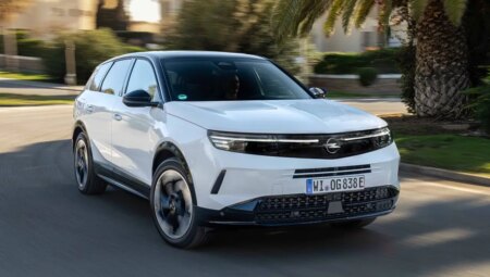 Opel modellerinde panoramik cam tavan seçeneği genişliyor