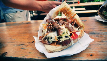 Almanya’da ‘döner kıtlığı’ yaşanabilir: 375 avroluk artırım gelmedi, çalışanlar iş bıraktı