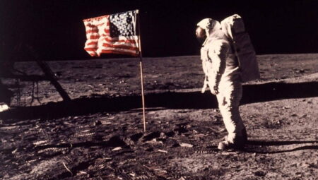 Amerikalılar Ay’a dönüşü ve Mars seyahatini destekliyor