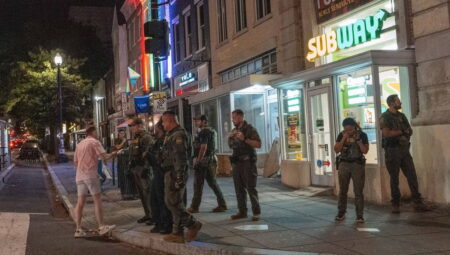 Güvenlik yetkilisine sandviç fırlatan şahsa dava açıldı