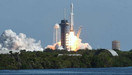 İsrail, SpaceX ile irtibat uydusunu uzaya fırlattı