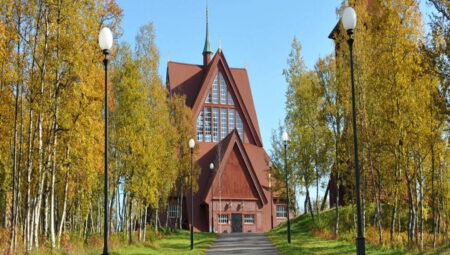 İsveç’te tarihi kilise 5 kilometre öteye taşındı