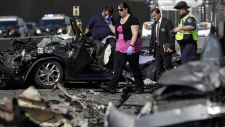 Los Angeles’ta araç kalabalığın içine daldı: En az 20 yaralı