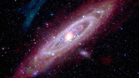 NASA, Andromeda Galaksisi’ne ilişkin yeni bilgileri yayınladı