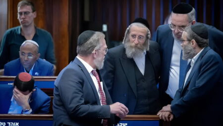 Netanyahu kabinesinde zelzele: 3 Bakan istifa etti!
