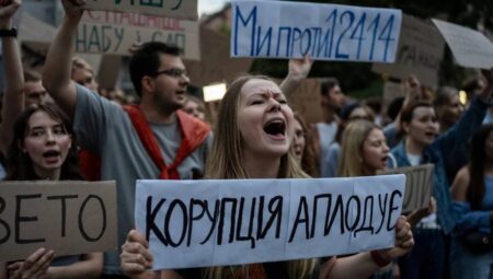 Protestolar Kiev’e geri adım attırdı