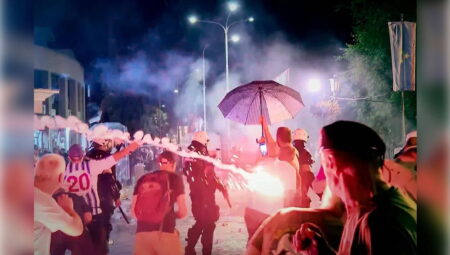 Sırbistan’da protestolar tırmanıyor: Hükümet aykırıları ve destekçileri çatıştı