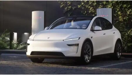 Tesla tartışma yaratan Grok’u araçlarda kullanıma sunuyor!
