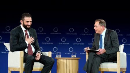 Eski düşmanlar New York’ta buluştu: Şara ve Petraeus birebir masada