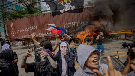 Filipinler’de yolsuzluk protestoları: 200’den fazla gözaltı, 131 polis yaralı