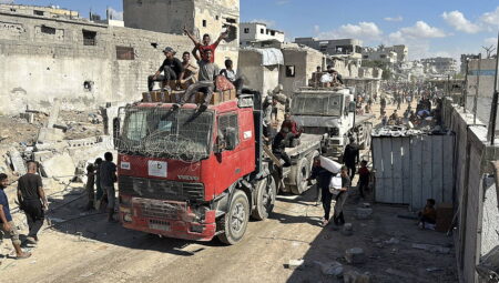 Gazze’de ateşkesin akabinde… İnsani yardım tırlarının girişi başladı