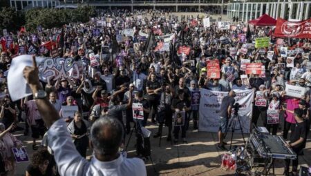 Gazze’deki soykırım İsrail’de protesto edildi