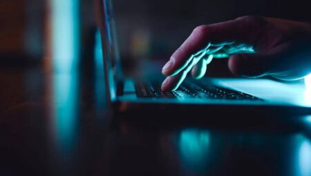 İngiltere, Rusya’dan casus toplamak için dark web portalı kurdu