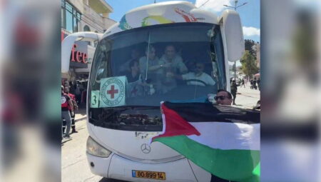 İsrail, Filistinli tutukluları özgür bıraktı: Gazze’ye otobüsler geçiş yaptı