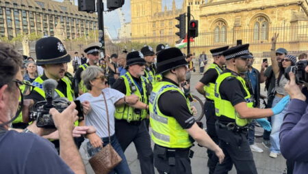 Londra’da Filistin hareketine polis müdahalesi: Yaklaşık 300 kişi gözaltına alındı