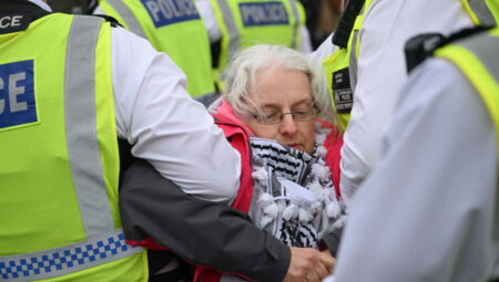 Londra’da  Filistin’e dayanak aksiyonunda göstericiler gözaltına alındı
