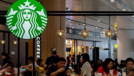 Starbucks’tan emekçi kıyımı: Kimi kahve dükkanlarını kapatacak ve çalışanlar işten çıkarılacak