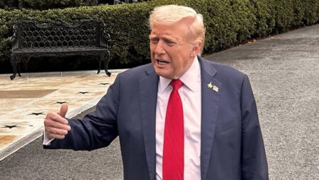 Trump’tan “ABD’nin Venezuela ablukası sürecek” açıklaması: “Sırada kara var”